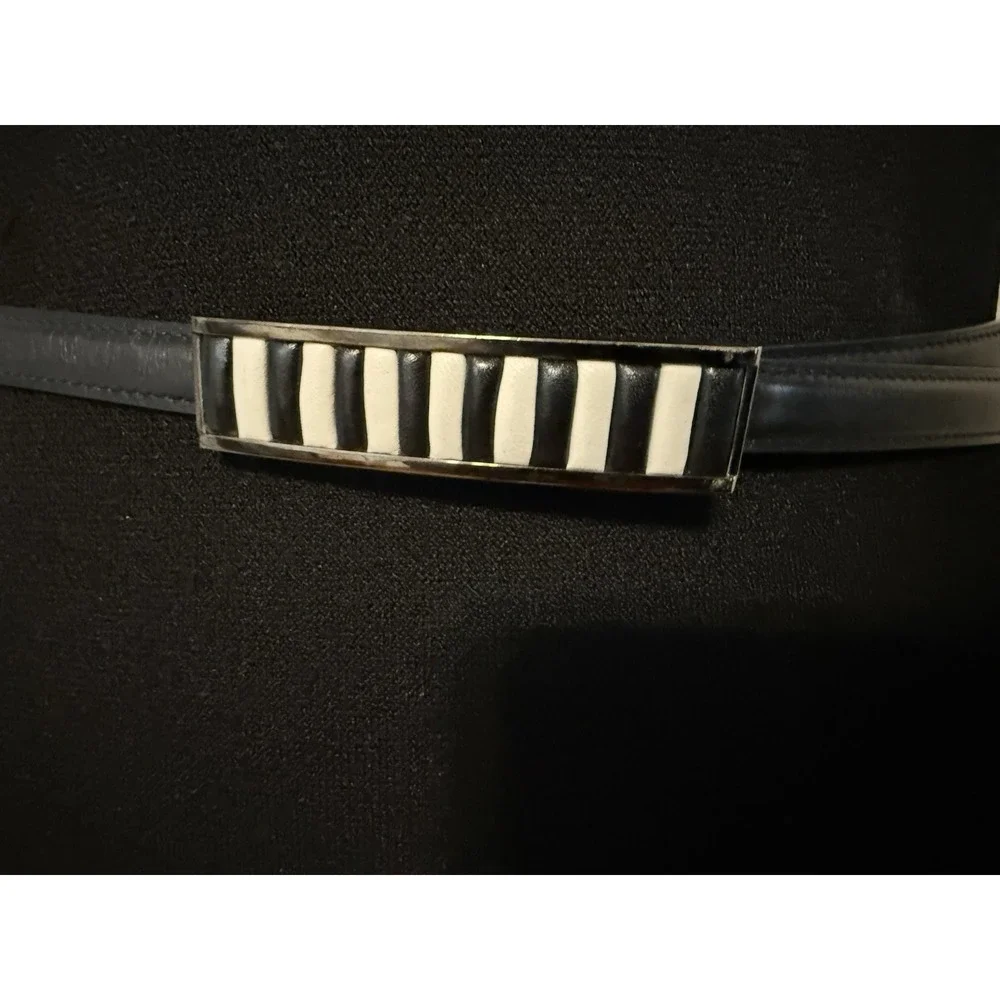 Black Leather Belt‎ Unique Blk & White Leather Striped Buckle Vtg Size M 28